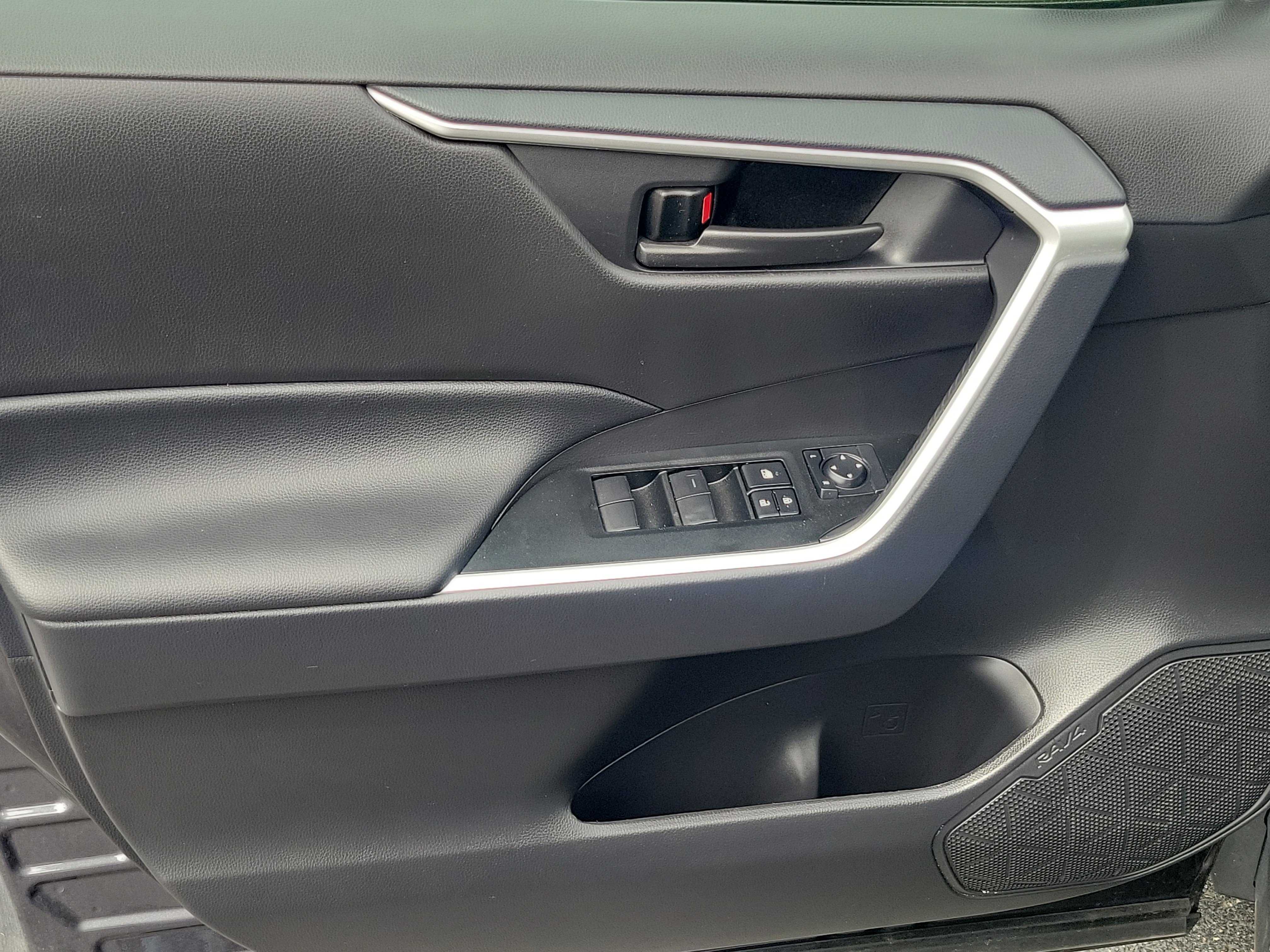 Certified 2025 Toyota RAV4 LE image 17