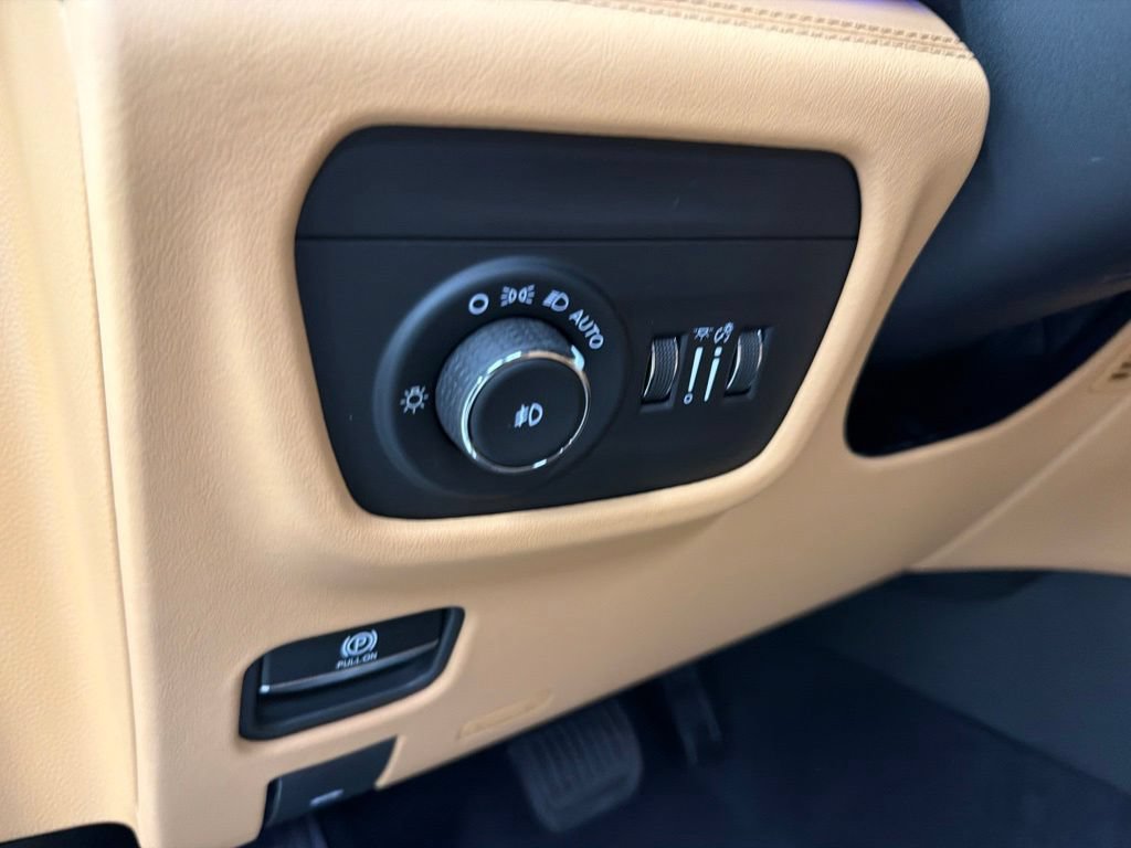 New 2026 Jeep Grand Cherokee L Summit AWD/4WD image 22