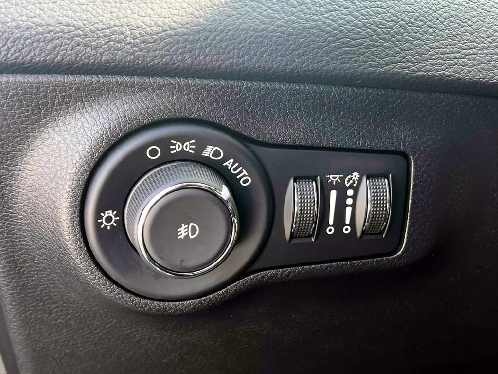 Certified 2019 Jeep Compass Latitude image 20