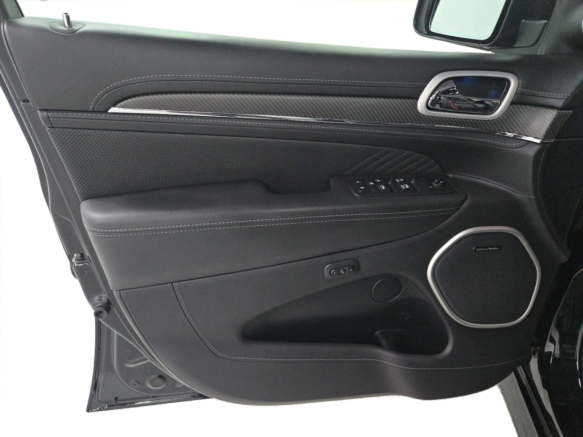 Used 2018 Jeep Grand Cherokee SRT image 21