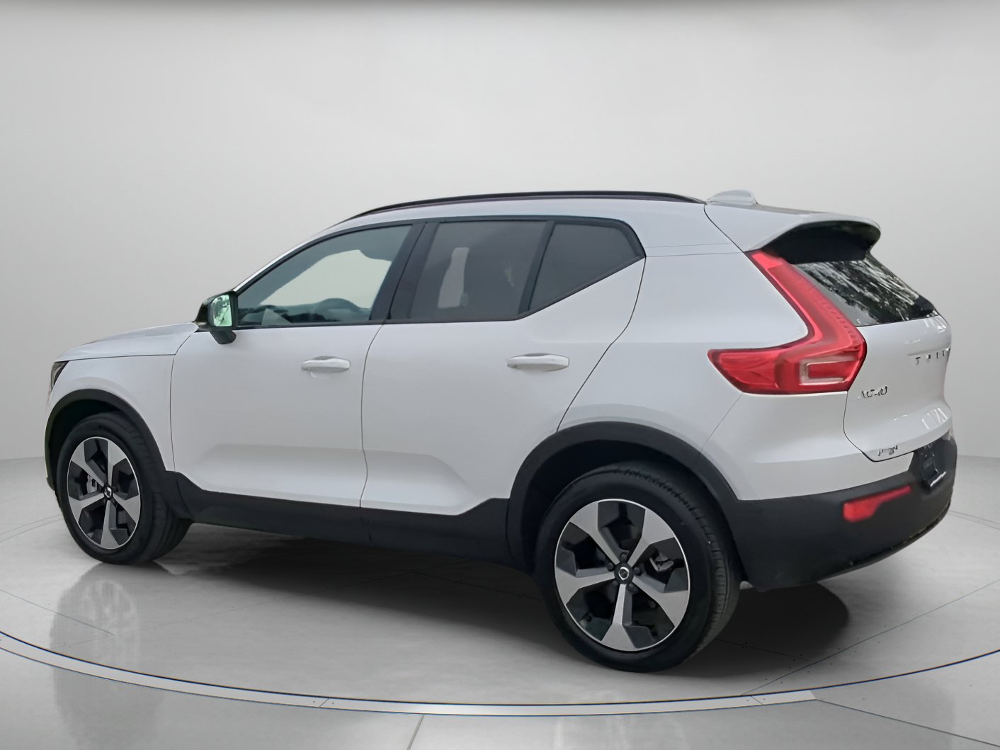 Used 2026 Volvo XC40 B5 Plus AWD/4WD image 19
