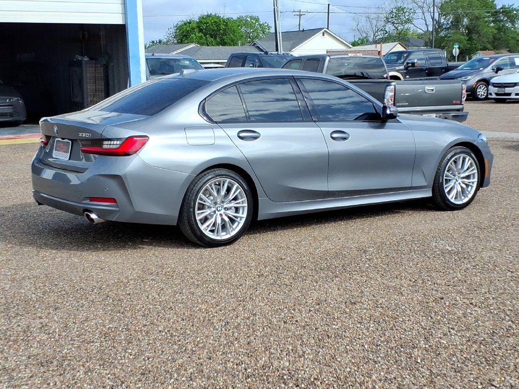 Used 2023 BMW 330i Sedan w/ Driving Assistance Package RWD image 4