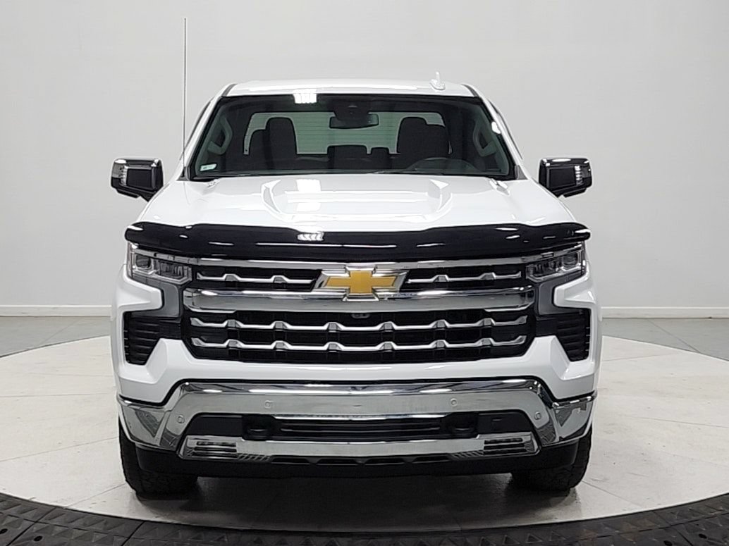 Used 2025 Chevrolet Silverado 1500 LTZ AWD/4WD image 2