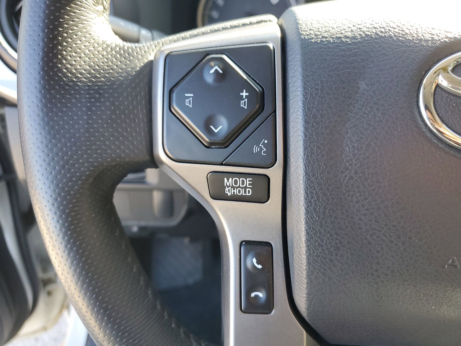 Used 2017 Toyota Tacoma SR5 w/ Tow Package image 22