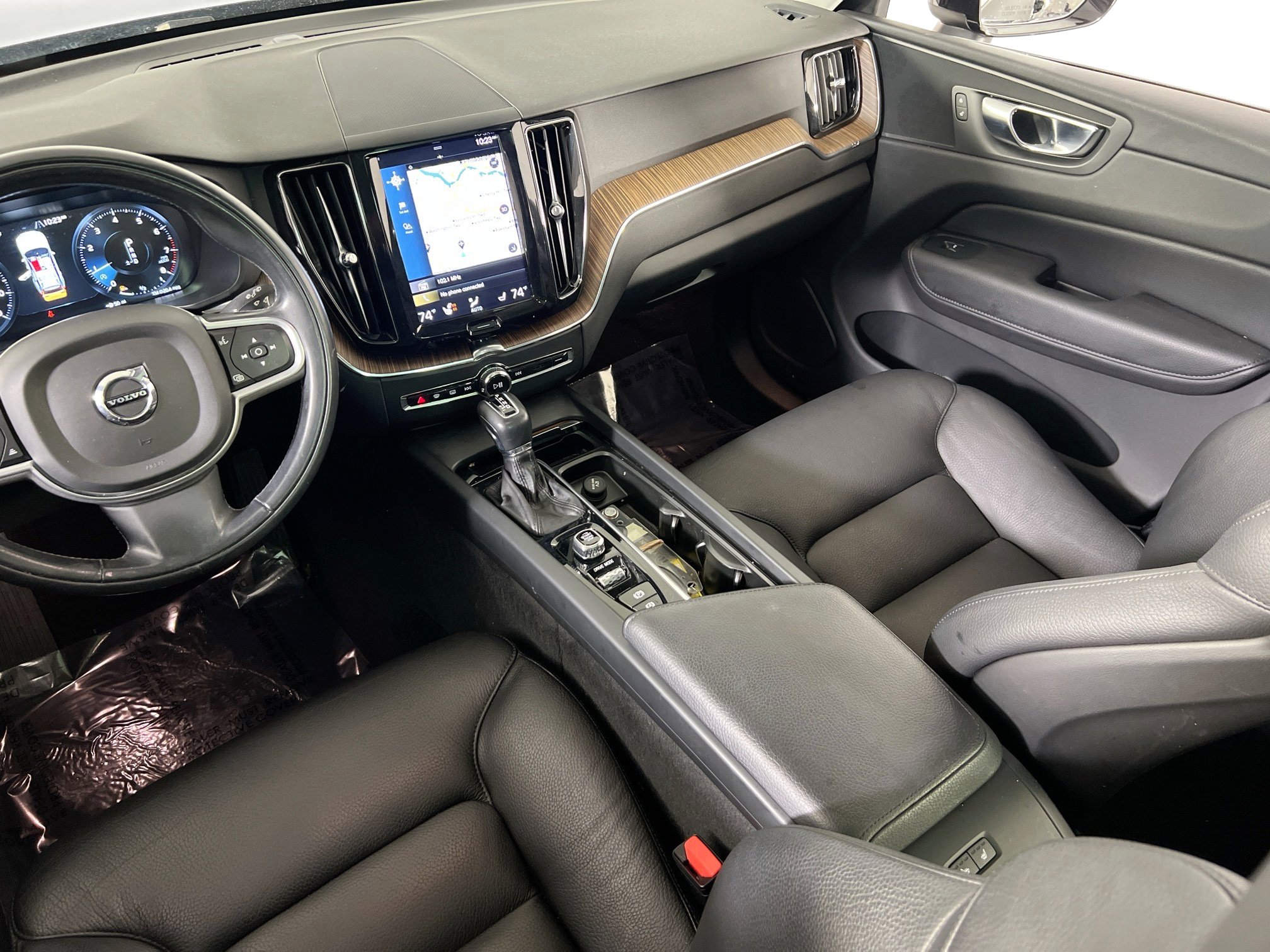 Used 2021 Volvo XC60 T5 Momentum w/ Premium Package AWD/4WD image 24