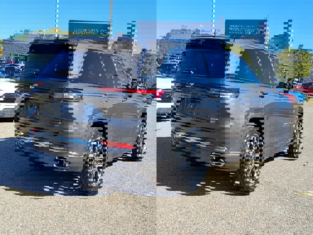 Used 2022 Jeep Grand Cherokee Overland w/ Luxury Tech Group IV image 7