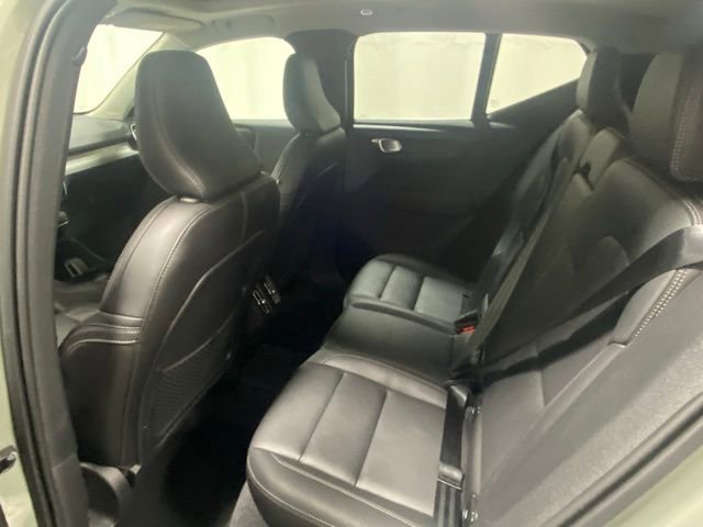 Certified 2025 Volvo XC40 B5 Core AWD/4WD image 13