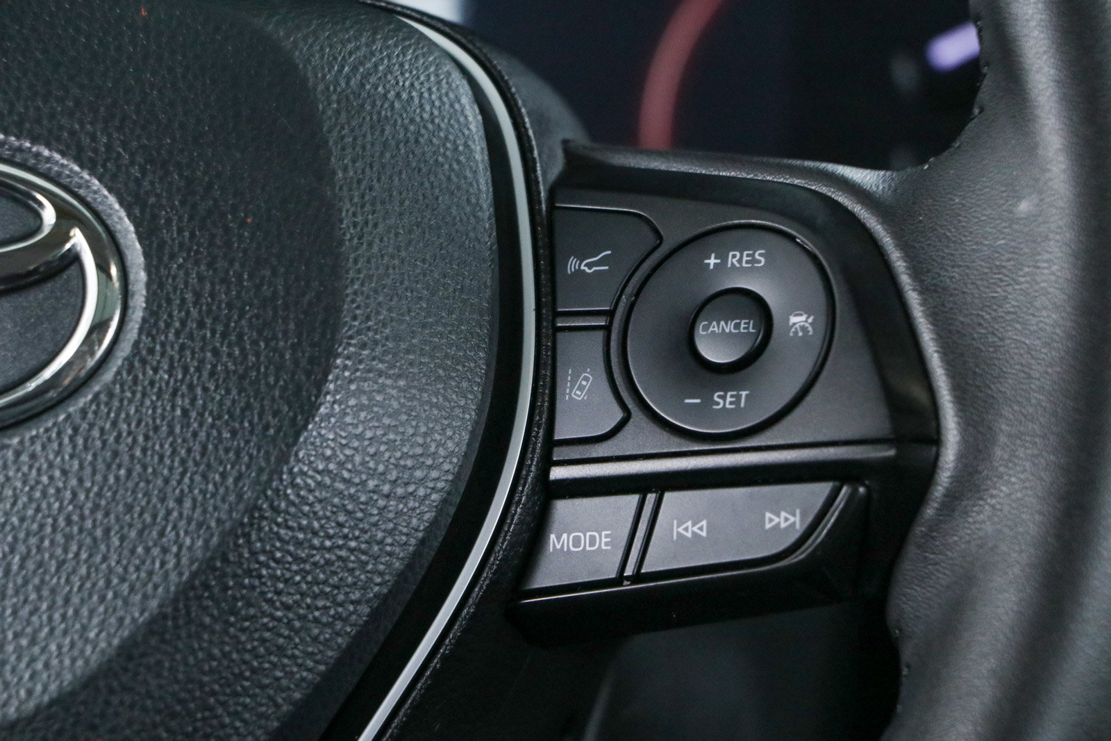 Used 2024 Toyota RAV4 XLE Premium FWD image 14