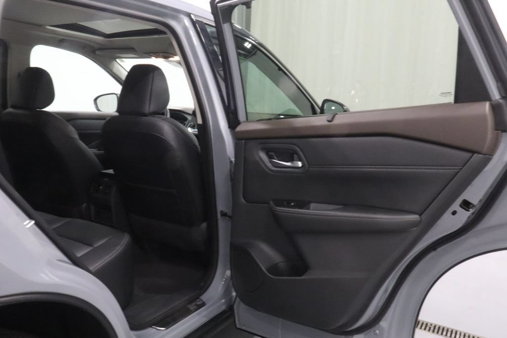 Used 2023 Nissan Rogue SL w/ SL Premium Package AWD/4WD image 16