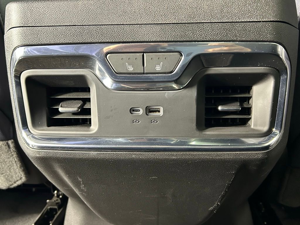 Used 2024 Chevrolet Silverado 3500 High Country w/ Technology Package image 18