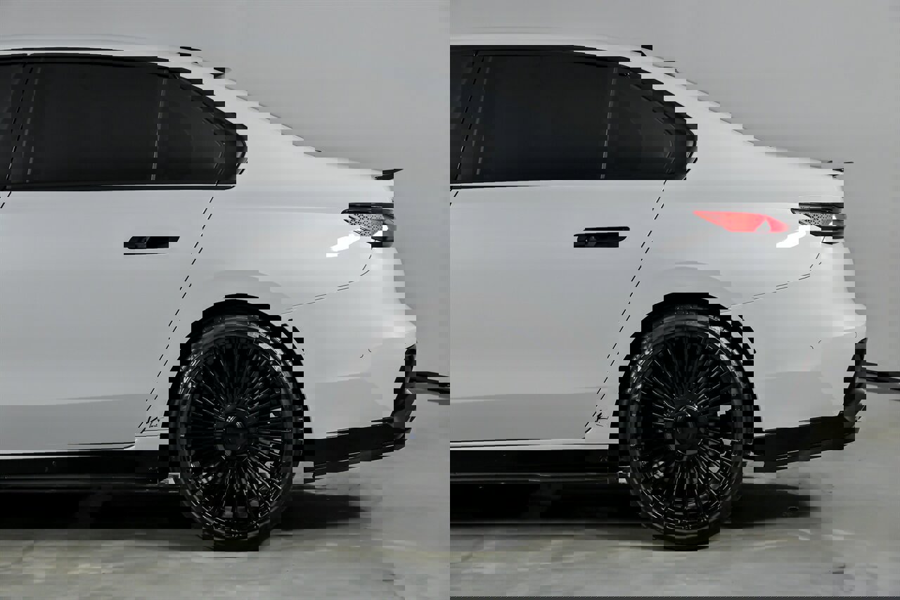 Used 2025 BMW 760i xDrive w/ Executive Package image 8