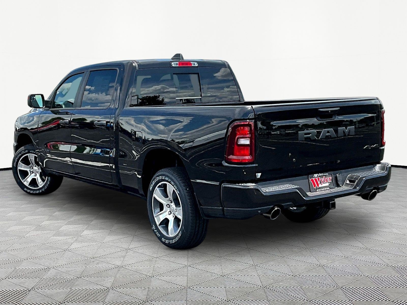 New 2026 RAM 1500 Express AWD/4WD image 4