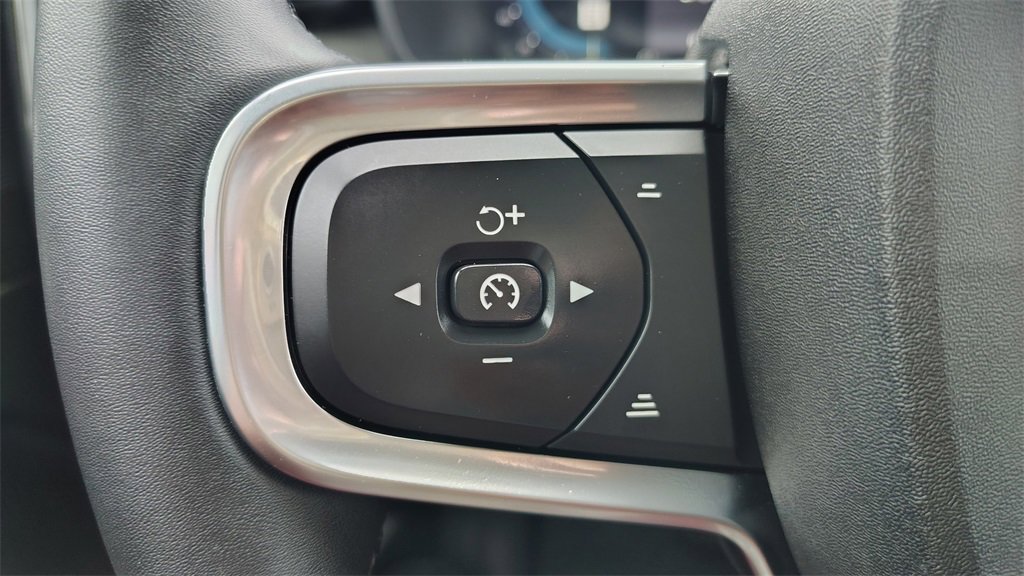 Certified 2025 Volvo XC40 B5 Plus image 15