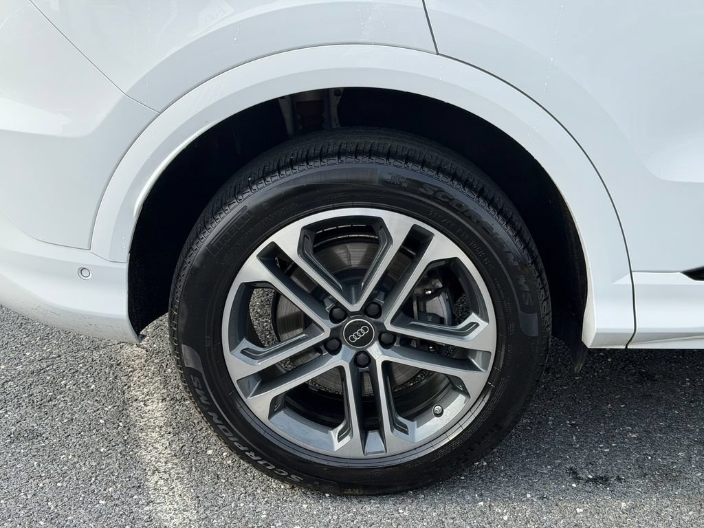 Certified 2025 Audi Q5 Premium w/ Convenience Package AWD/4WD image 12