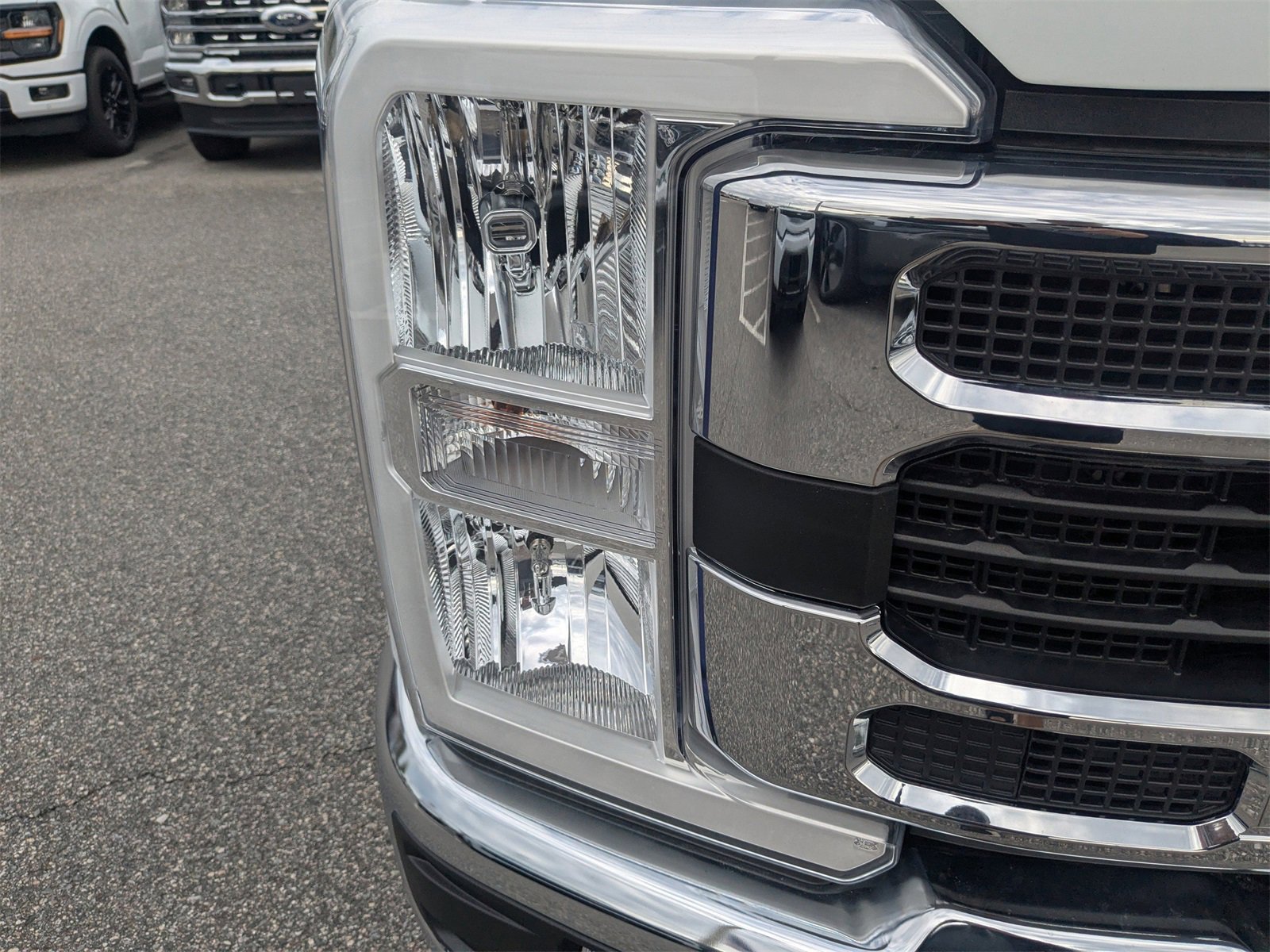 New 2025 Ford F350 XLT image 10