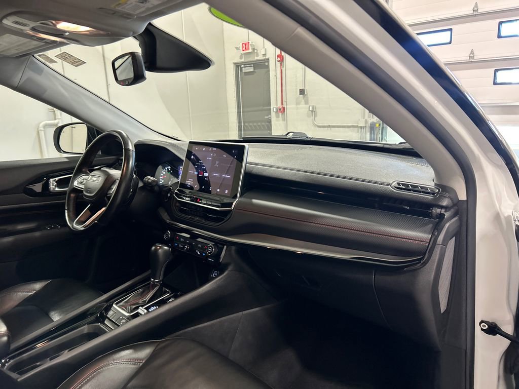 Used 2022 Jeep Compass Trailhawk w/ Trailhawk Convenience Group image 33