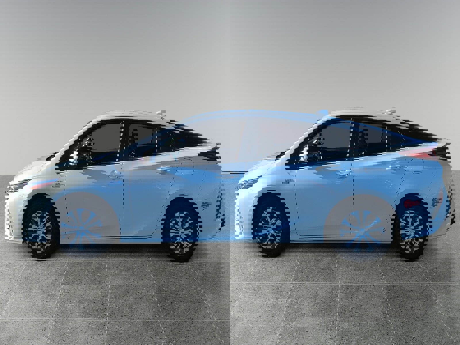 Used 2017 Toyota Prius Prime Advanced image 2