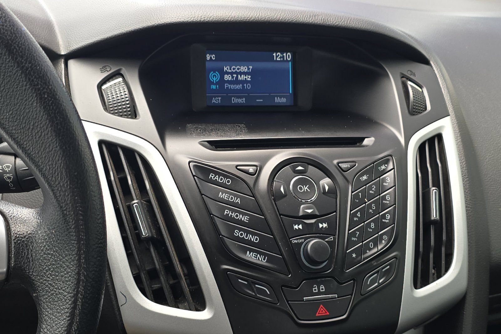 Used 2014 Ford Focus SE FWD image 17