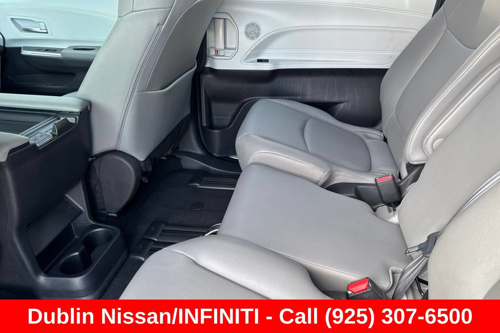 Used 2025 Toyota Sienna XLE FWD image 15