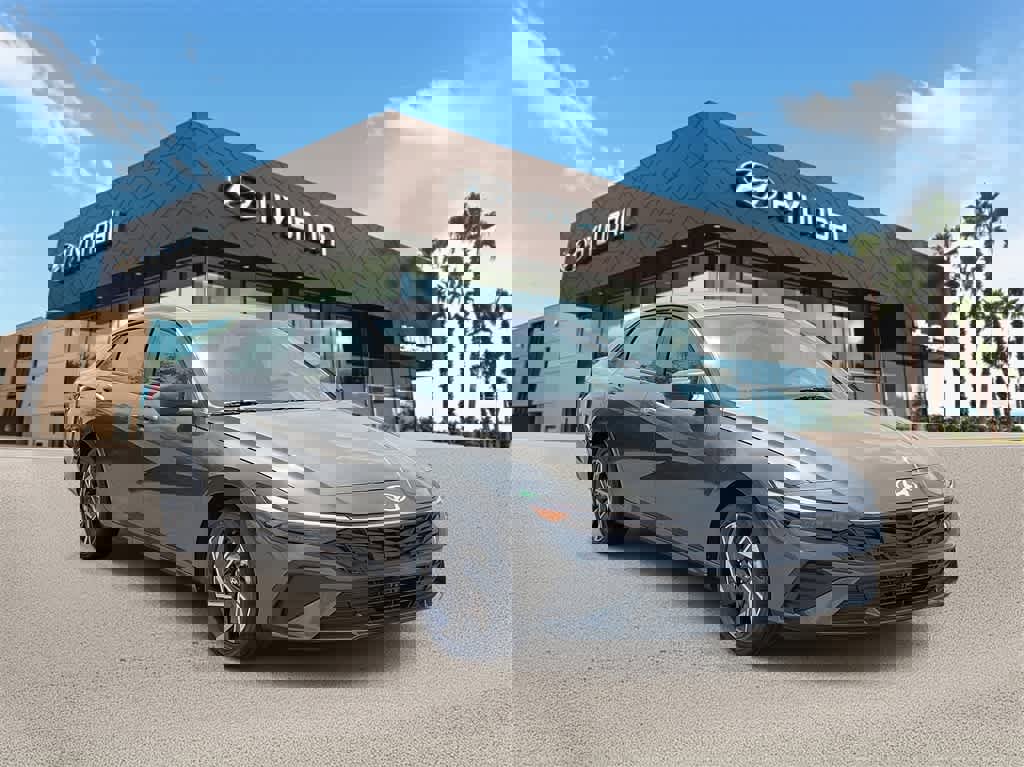 New 2025 Hyundai Elantra SEL image 4