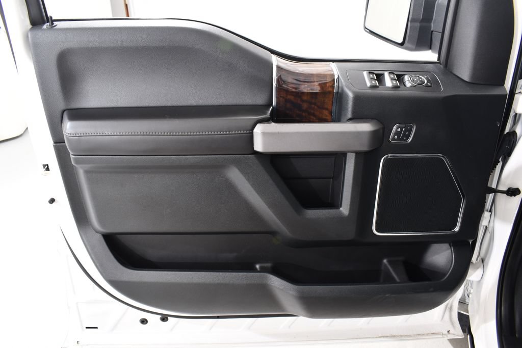 Used 2016 Ford F150 Platinum w/ Equipment Group 701A Luxury AWD/4WD image 23
