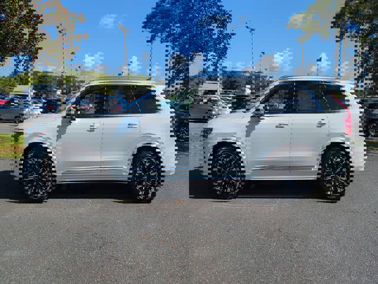 New 2026 Volvo XC90 B6 Plus w/ Protection Package Premier image 7