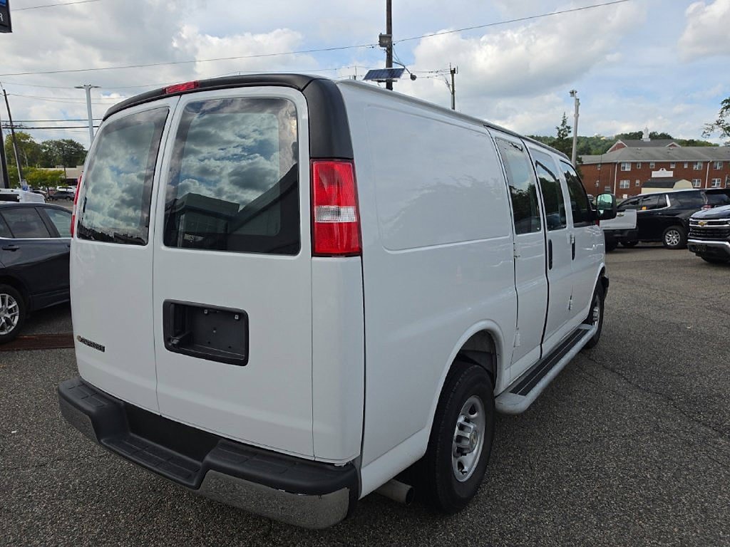 Used 2025 Chevrolet Express 2500 w/ Driver Convenience Package RWD image 3