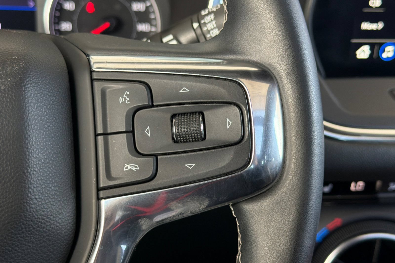 Used 2023 Chevrolet Blazer LT w/ Midnight/Sport Edition FWD image 28