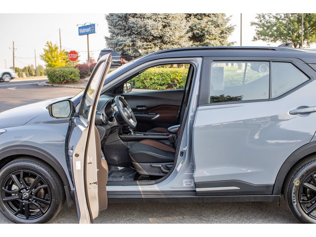 Used 2024 Nissan Kicks SR FWD image 26