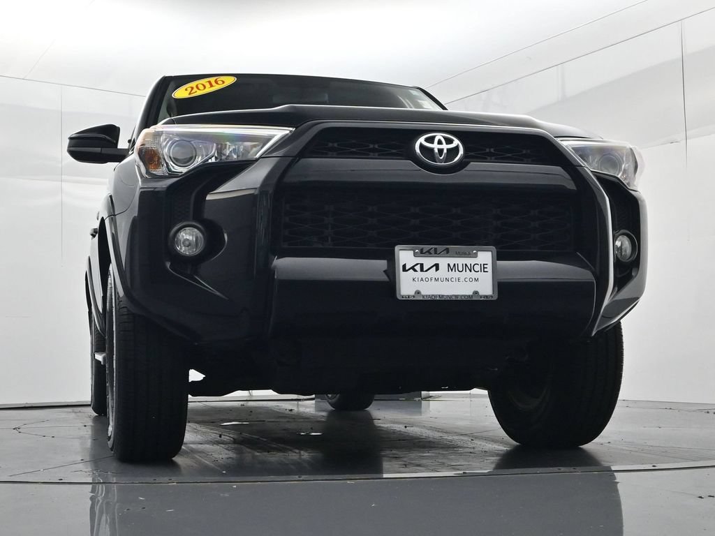 Used 2016 Toyota 4Runner SR5 AWD/4WD image 39