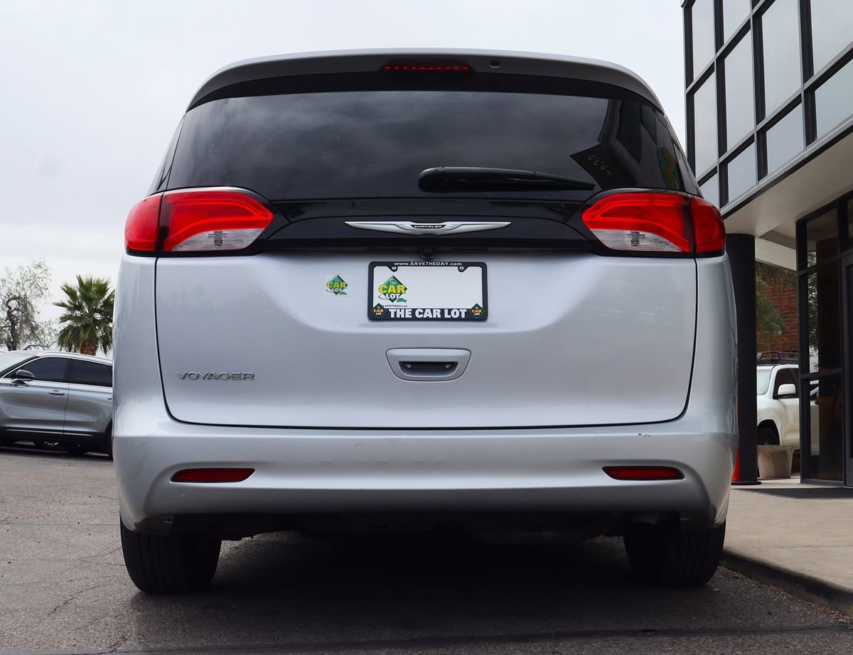 Used 2023 Chrysler Voyager LX FWD image 12