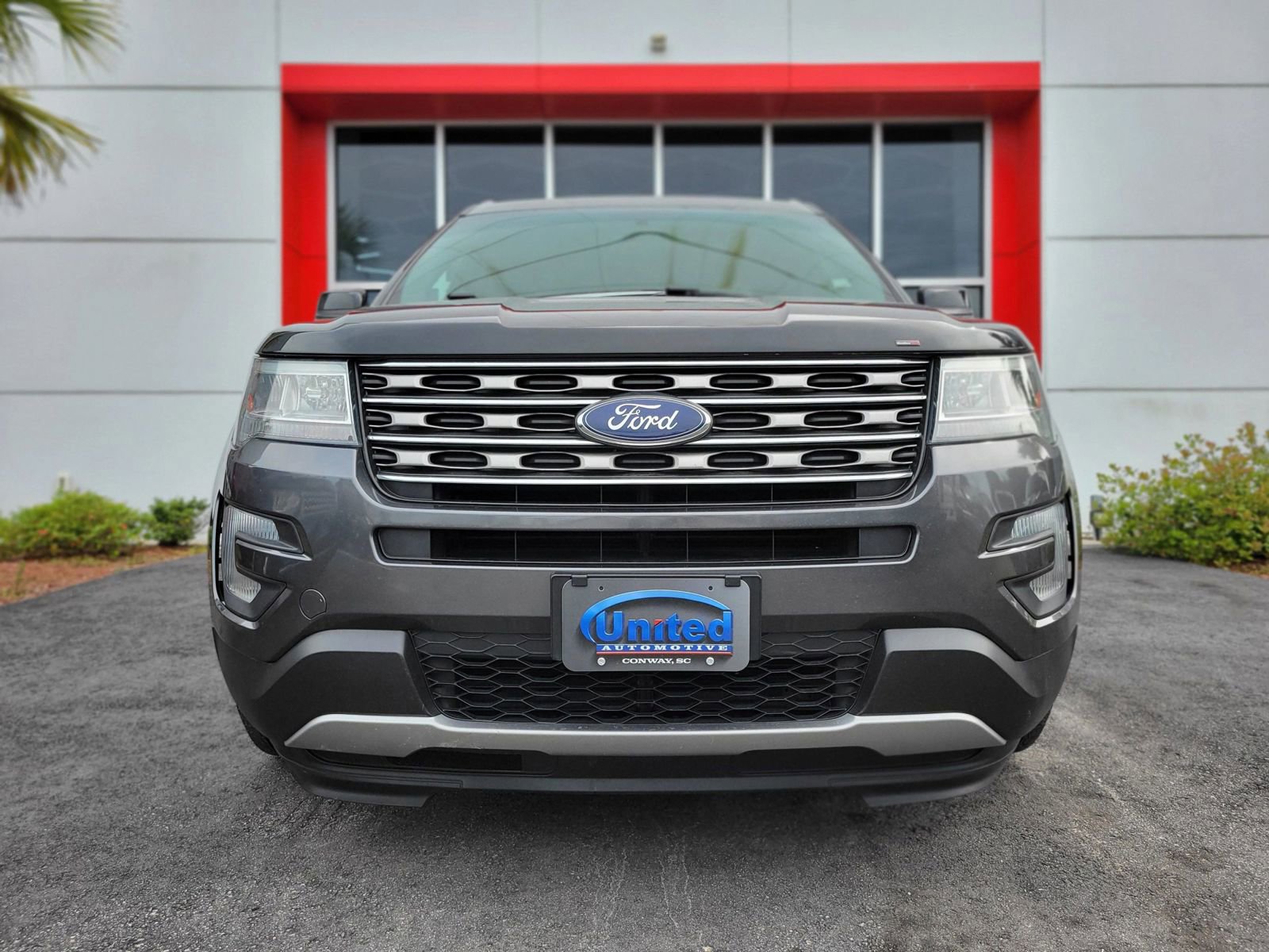 Used 2016 Ford Explorer XLT AWD/4WD image 2