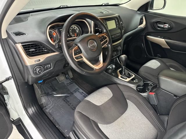 Used 2018 Jeep Cherokee Latitude w/ Safety Group AWD/4WD image 9