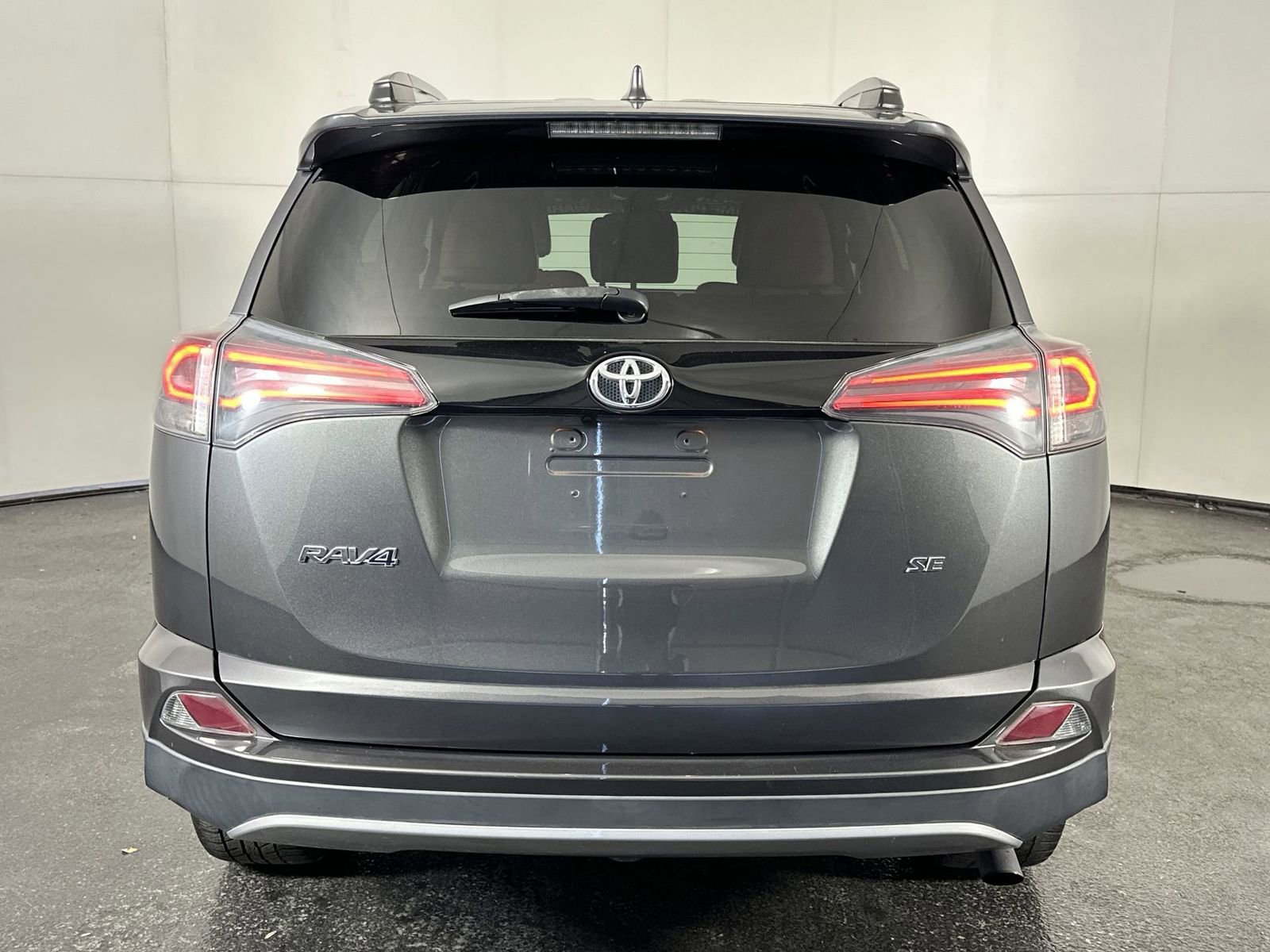 Used 2017 Toyota RAV4 SE image 10