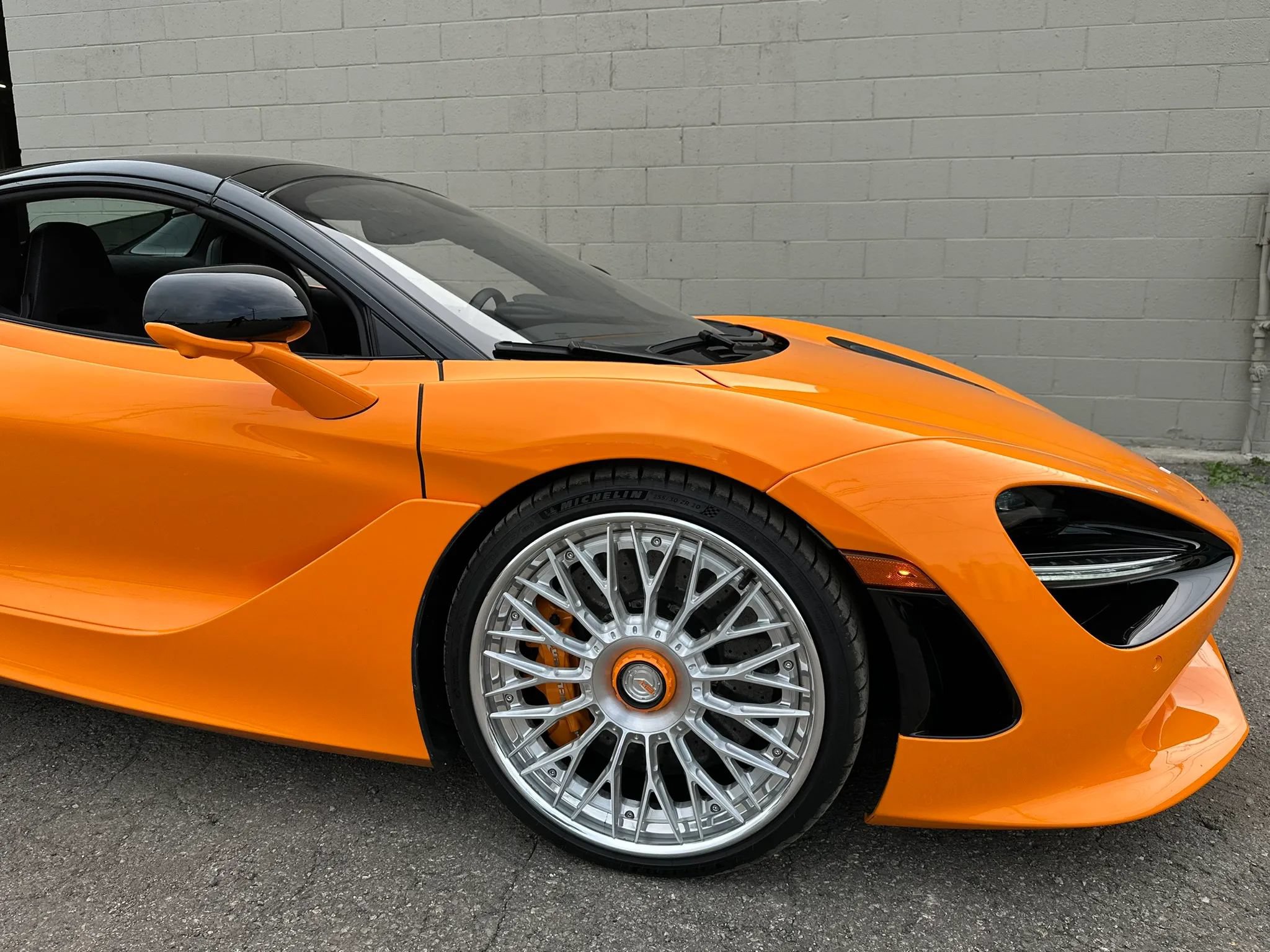 Used 2025 McLaren 750S Spider RWD image 29