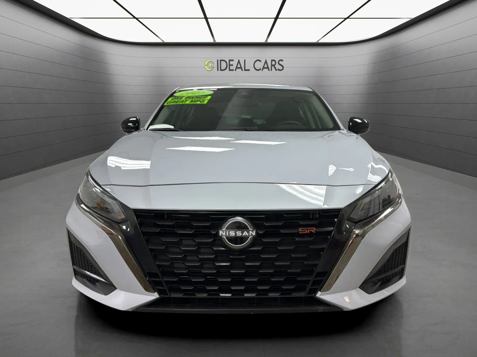 Used 2025 Nissan Altima 2.5 SR FWD image 2