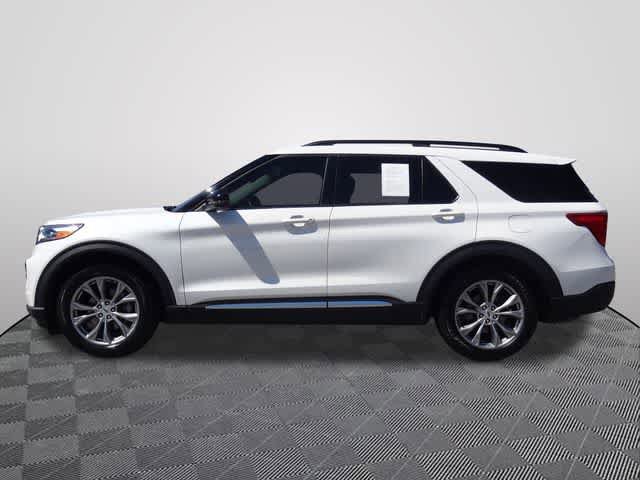 Used 2023 Ford Explorer XLT w/ Equipment Group 202A image 2