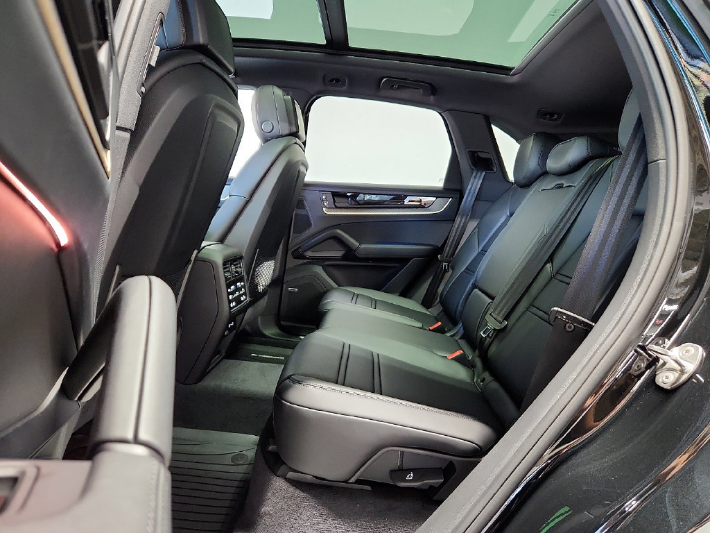 New 2027 Porsche Cayenne S AWD/4WD image 11