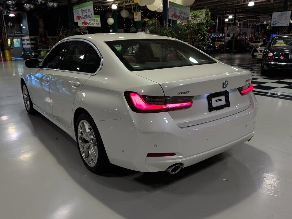 Certified 2025 BMW 330i xDrive Sedan w/ Premium Package AWD/4WD image 11