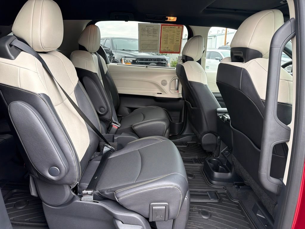 Used 2026 Toyota Sienna Limited FWD image 12