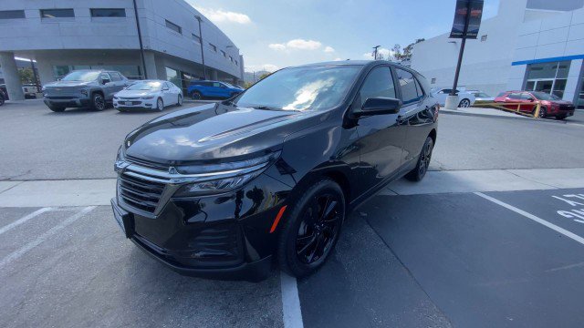 Used 2024 Chevrolet Equinox LS w/ Midnight Edition image 4