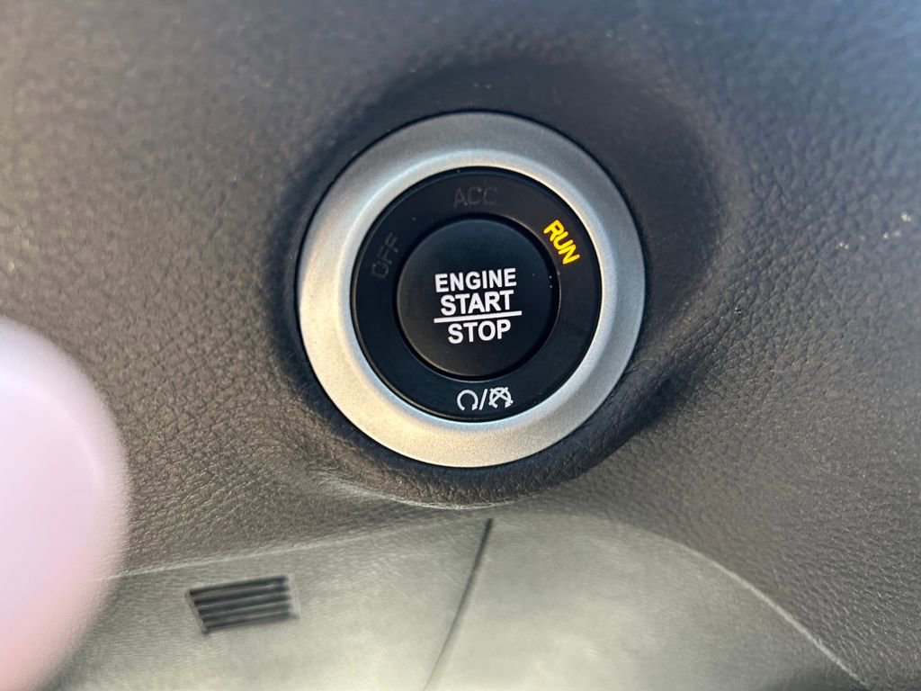 Certified 2025 Chrysler Pacifica Limited image 16