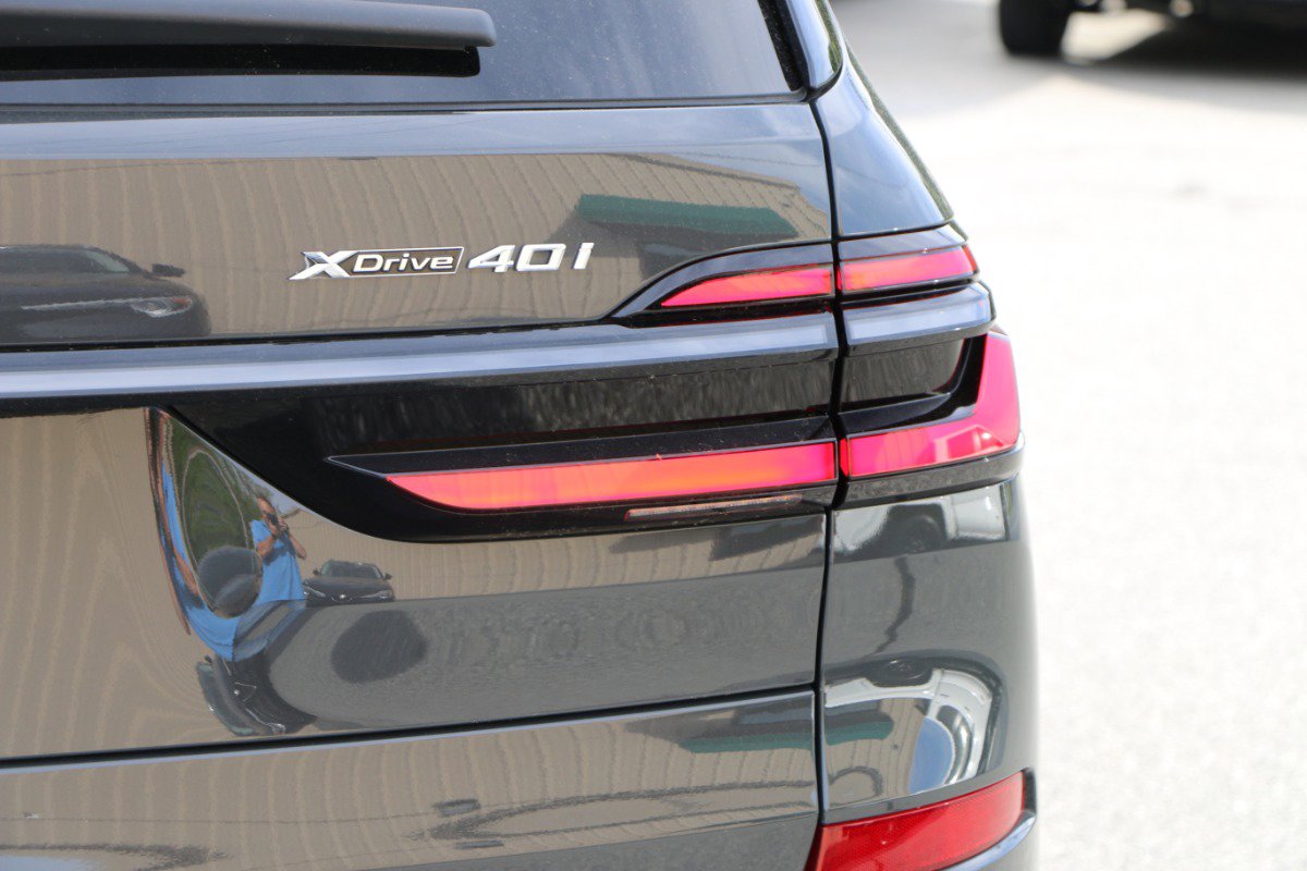 Used 2026 BMW X7 xDrive40i w/ Executive Package image 7