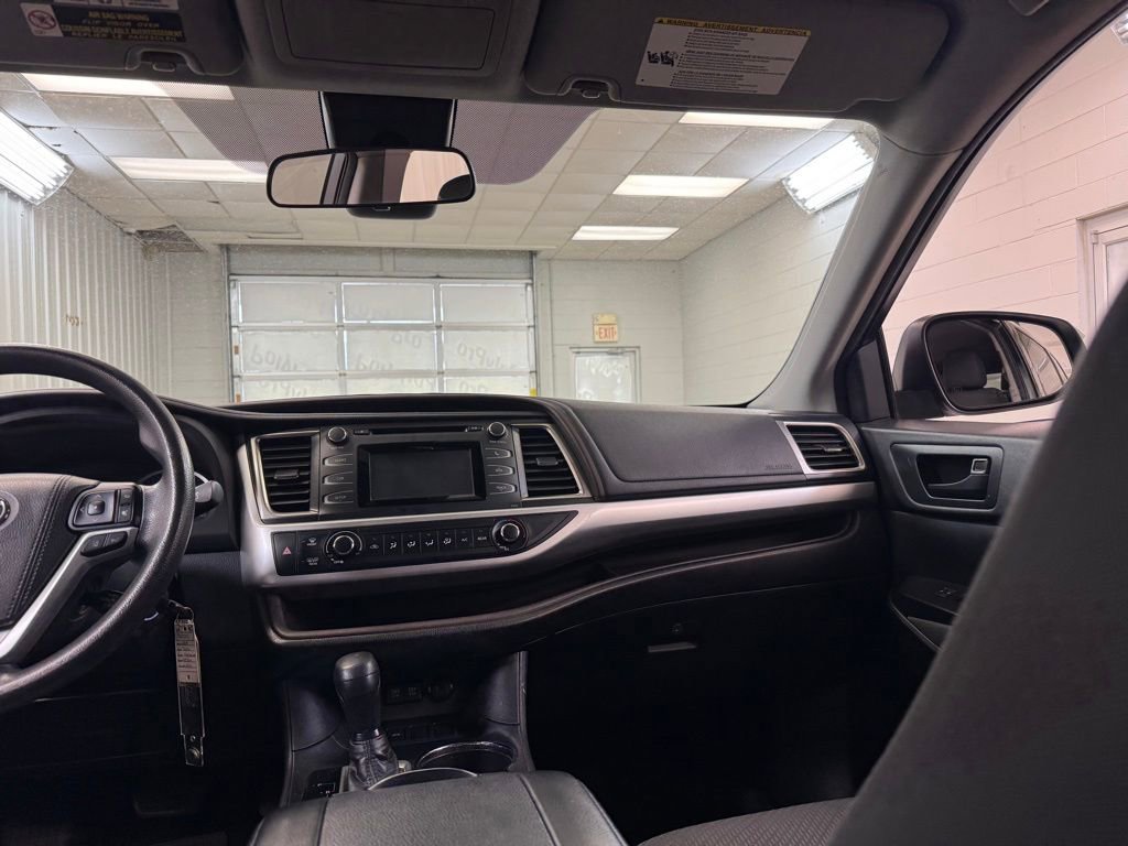 Used 2018 Toyota Highlander LE FWD image 21