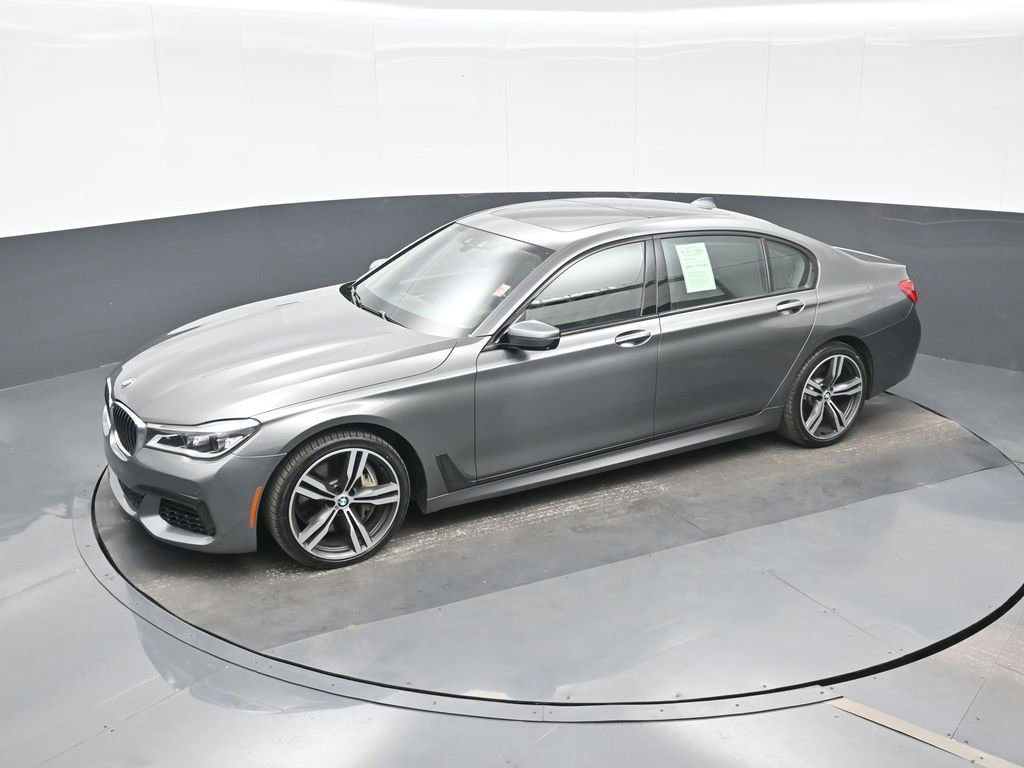 Used 2019 BMW 750i w/ Luxury Rear Seating Package RWD image 17