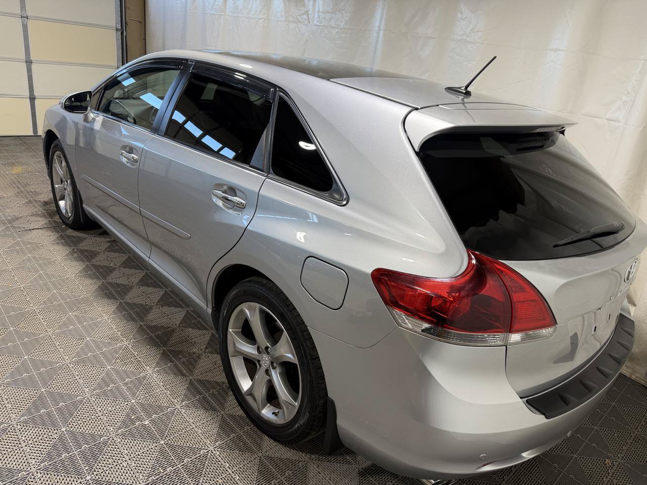Used 2015 Toyota Venza Limited AWD/4WD image 3
