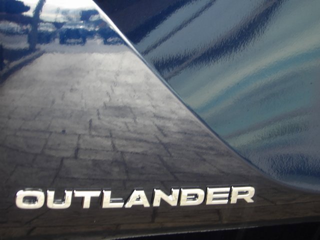 New 2025 Mitsubishi Outlander SE image 8