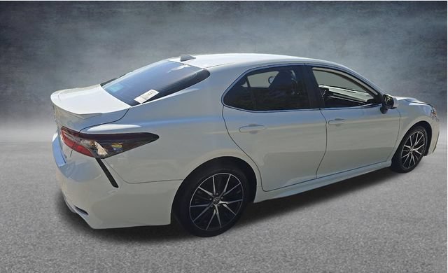 Used 2023 Toyota Camry SE FWD image 3