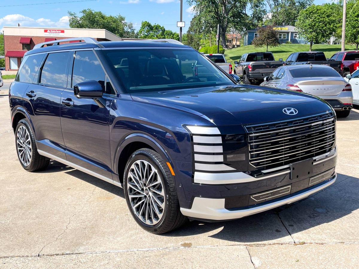 Used 2026 Hyundai Palisade Calligraphy AWD/4WD image 2