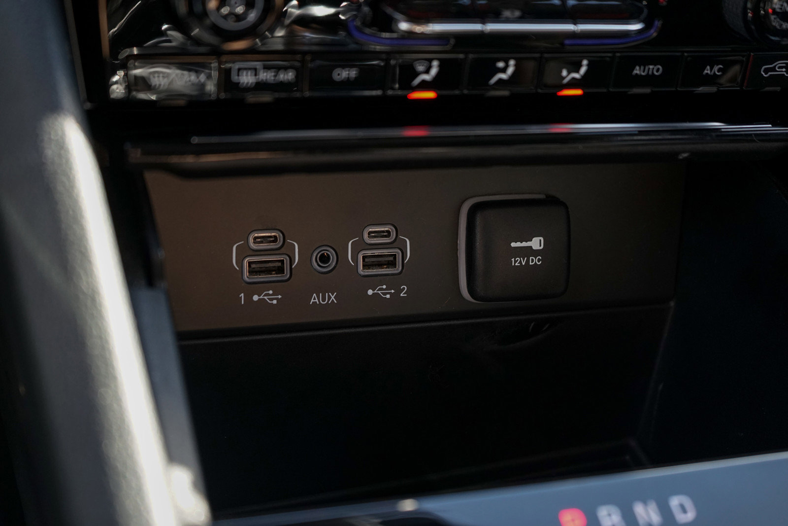 Used 2023 Jeep Grand Cherokee Limited w/ Black Appearance Package image 18